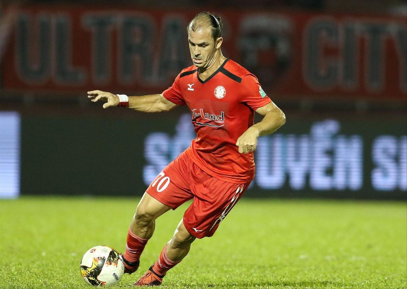 Huỳnh Kesley sẽ trở thành cầu thủ già nhất V-League 2022 nếu ra sân ở tuổi 41 Huỳnh Kesley sẽ trở thành cầu thủ già nhất V-League 2022 nếu ra sân ở tuổi 41