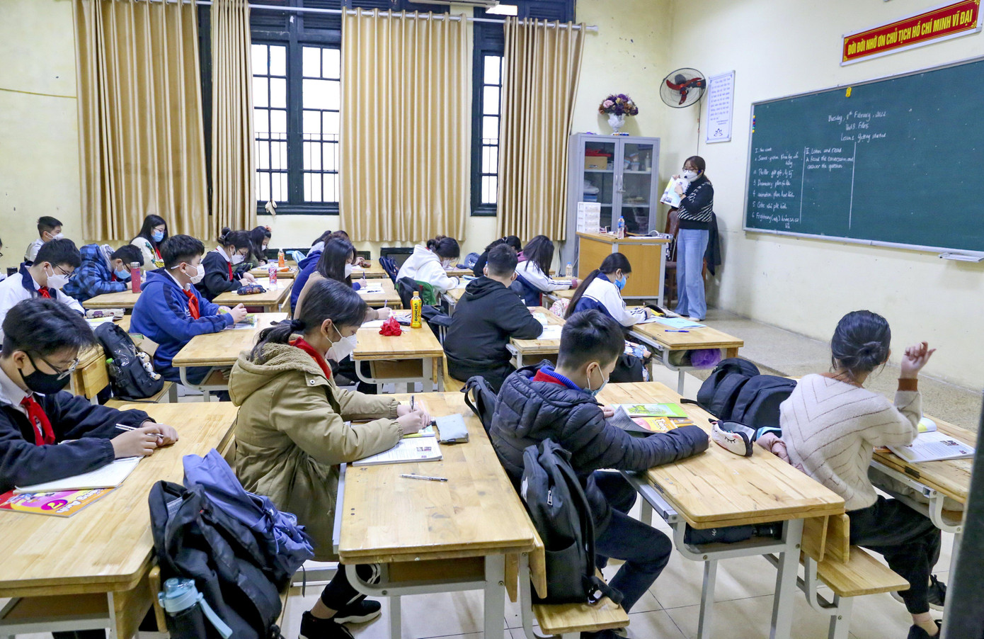 Tiết học trực tiếp đầu tiên của các em học sinh 7A2 Trường THCS Thanh Quan (Hà Nội) sau thời gian dài học trực tuyến phòng chống dịch. Ảnh: Phan Anh Tiết học trực tiếp đầu tiên của các em học sinh 7A2 Trường THCS Thanh Quan (Hà Nội) sau thời gian dài học trực tuyến phòng chống dịch. Ảnh: Phan Anh