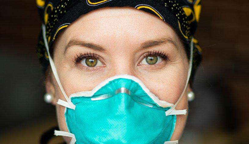 Nguy cơ lây nhiễm bệnh tật khi tái sử dụng khẩu trang “thấp hơn nhiều so với nguy cơ khi không đeo N95”, giáo sư Linsey Marr nhận định. Ảnh: Getty