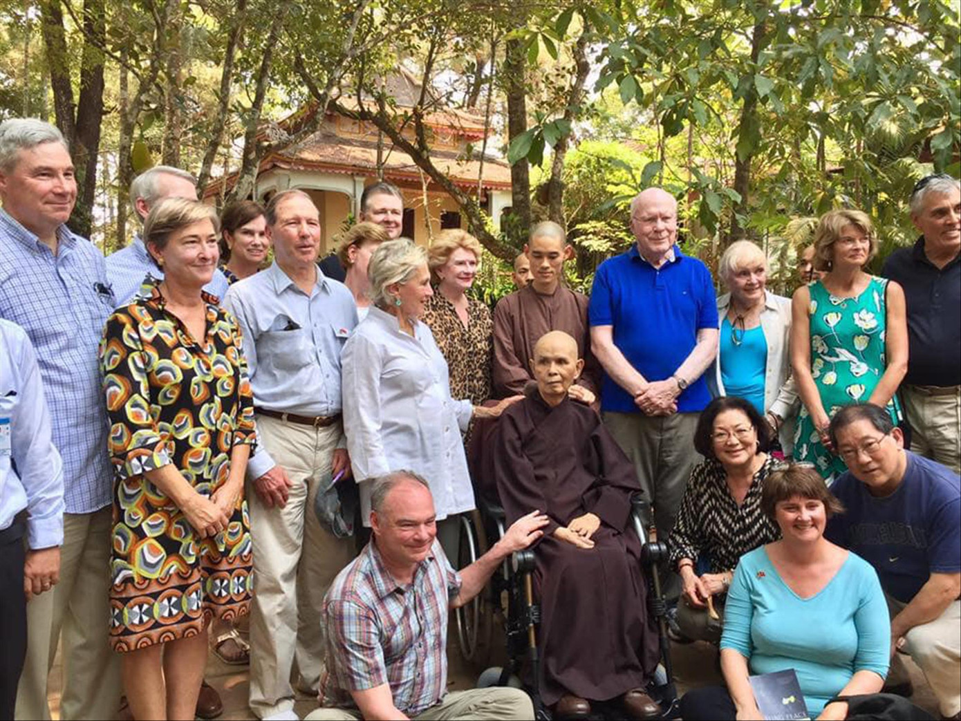 Đoàn thượng nghị sĩ Mỹ thăm Thiền sư Thích Nhất Hạnh tại chùa Từ Hiếu, Huế tháng 4/2019 Đoàn thượng nghị sĩ Mỹ thăm Thiền sư Thích Nhất Hạnh tại chùa Từ Hiếu, Huế tháng 4/2019