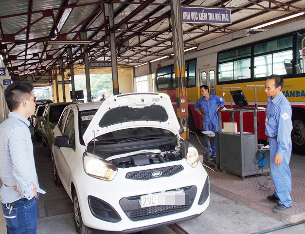 Xe được đưa đi đăng kiểm tại một trung tâm đăng kiểm ở Hà Nội. Ảnh minh họa: Trọng Đảng Xe được đưa đi đăng kiểm tại một trung tâm đăng kiểm ở Hà Nội. Ảnh minh họa: Trọng Đảng