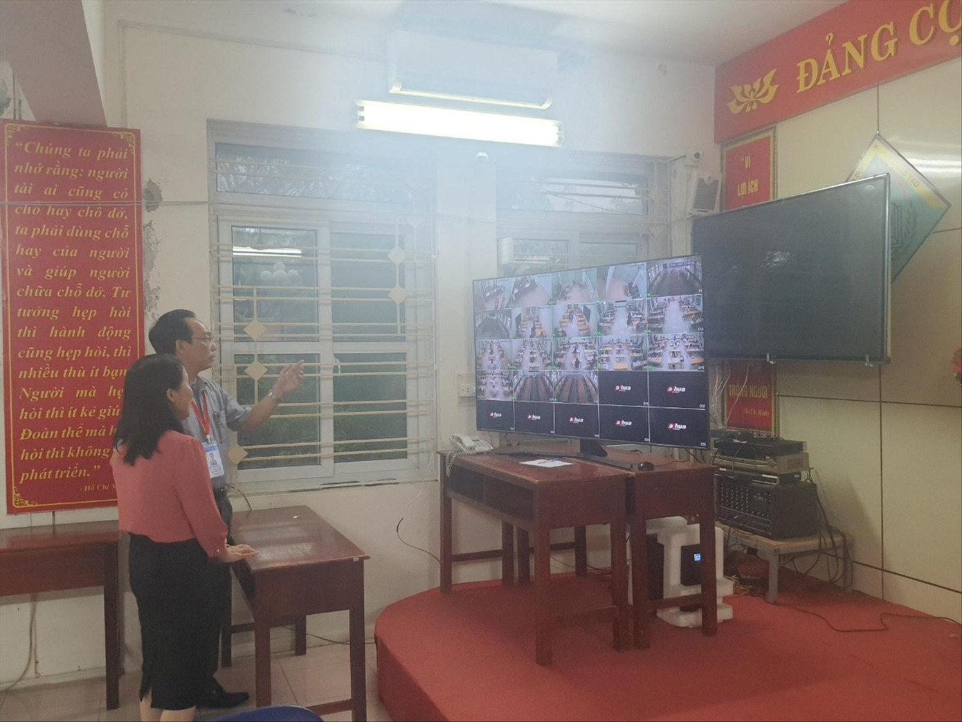 Kiểm tra chấm thi tại Hòa Bình. Ảnh: Nghiêm Huê