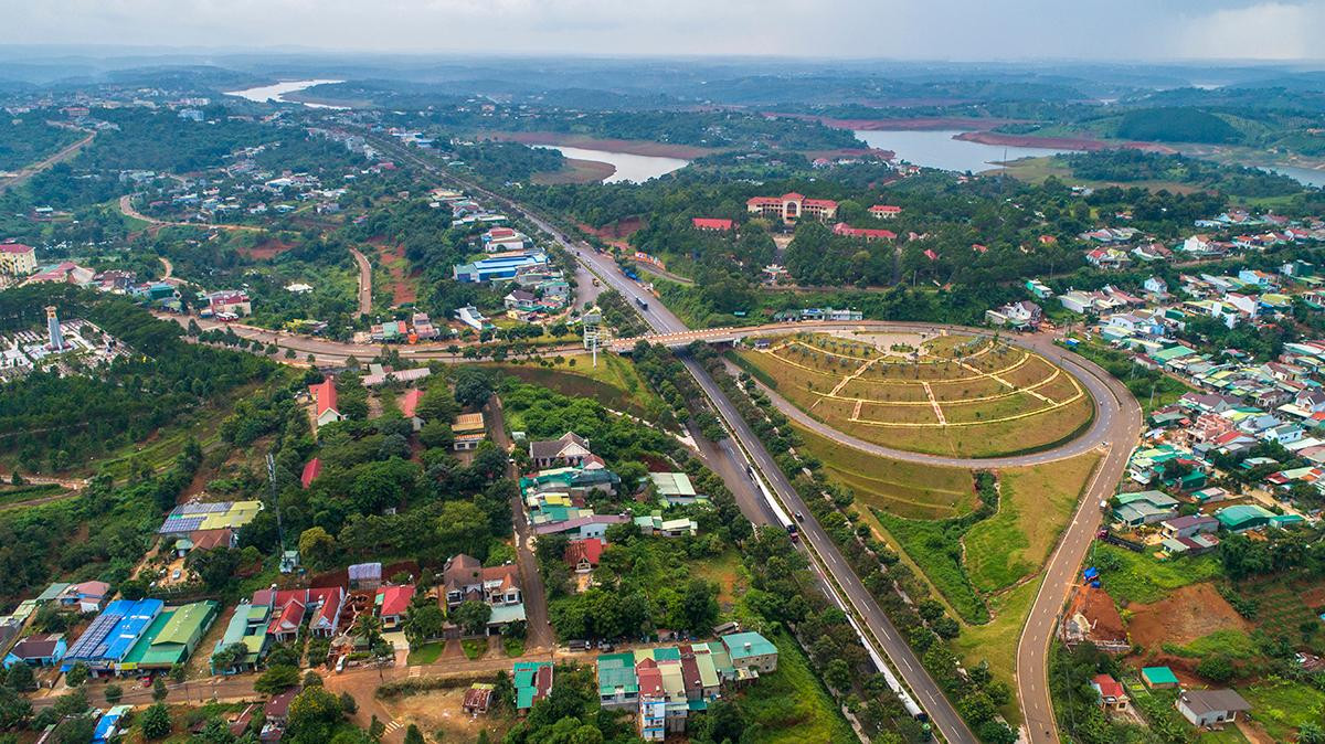 Cao tốc Gia Nghĩa - Chơn Thành sẽ tạo đột phá để thành phố trẻ nhất Tây Nguyên - Gia Nghĩa phát triển nhanh và bền vững. Ảnh: Ngô Minh Phương