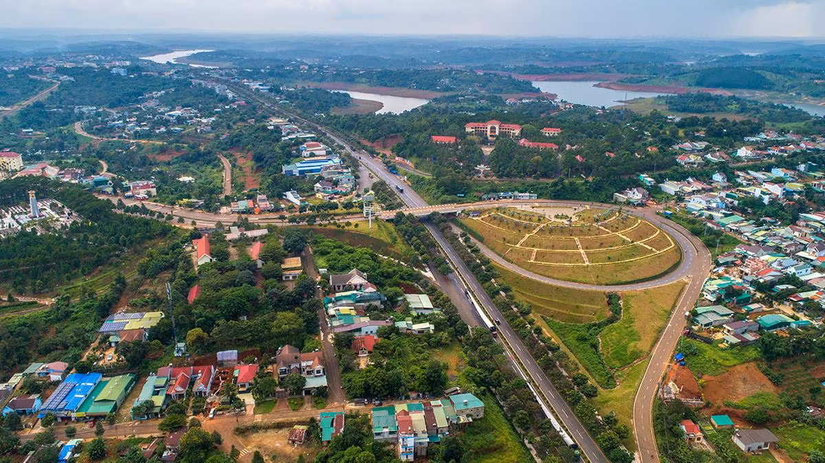 Cao tốc Gia Nghĩa - Chơn Thành sẽ tạo đột phá để thành phố trẻ nhất Tây Nguyên - Gia Nghĩa phát triển nhanh và bền vững. Ảnh: Ngô Minh Phương