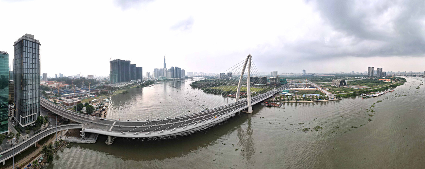 Cầu Thủ Thiêm 2 thi công xuyên dịch để kịp khánh thành vào ngày 30/4/2022. Ảnh: Phạm Nguyễn