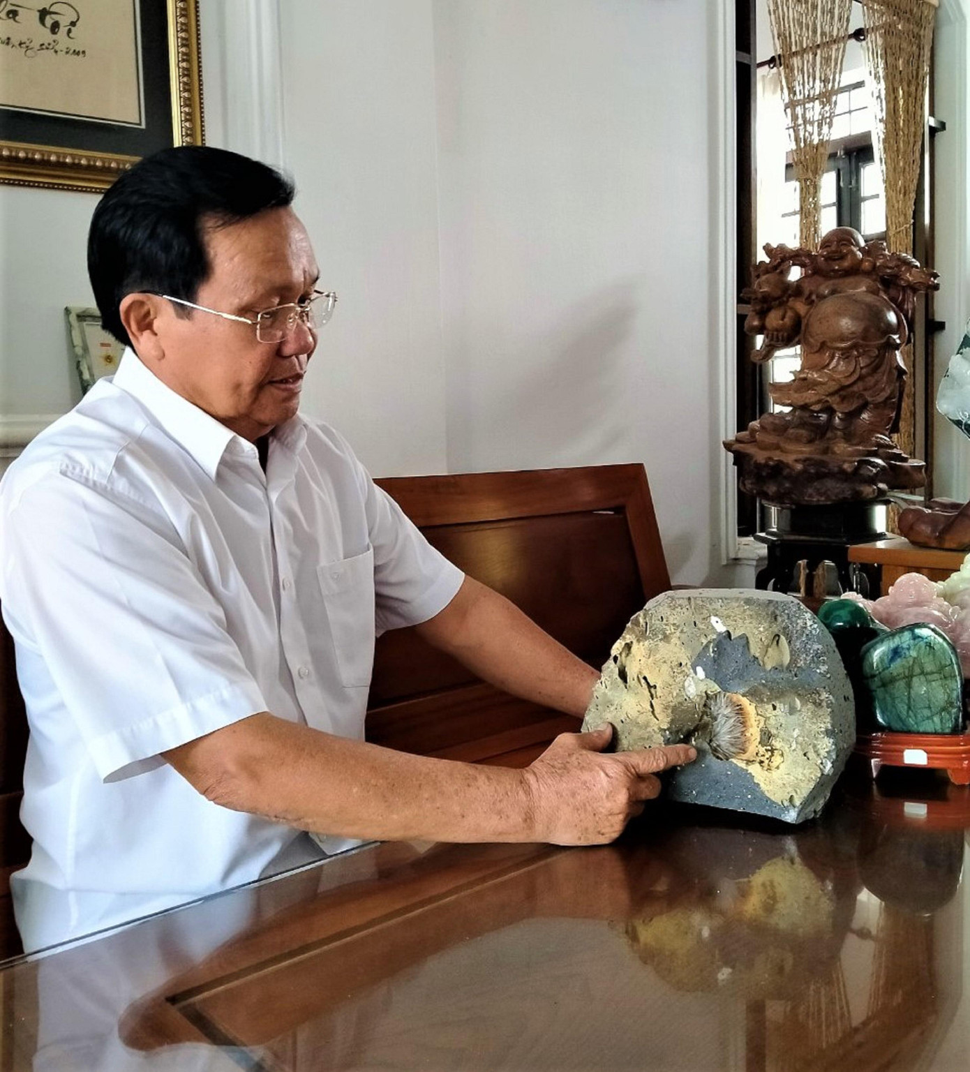 Ông Tiếng bên hoa đá Ưu đàm