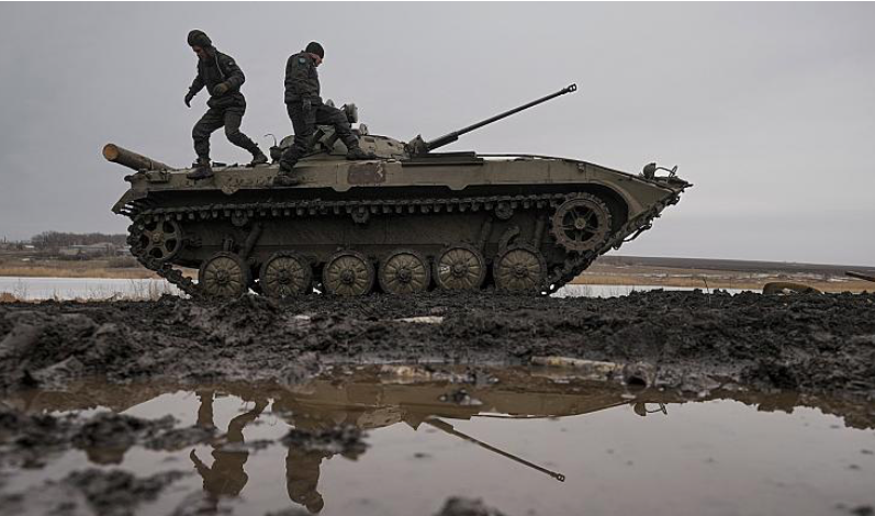 Binh lính Ukraine tham gia tập trận ở vùng Donetsk thuộc miền đông nước này. Ảnh: AP