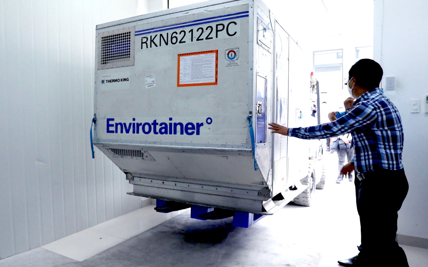 580 nghìn liều vắc xin COVID-19 vừa về đến sân bay Tân Sơn Nhất- ảnh L.N