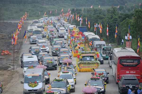 Nghi thức tắm Phật và rước hơn 400 xe hoa mừng Đại lễ Vesak 2019 ảnh 2
