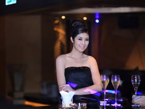 Hoa hậu Việt Nam 2010 nổi bật trong đêm tiệc