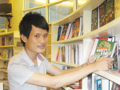 Lại Tuấn Việt cố gắng vừa học giỏi vừa kinh doanh tốt. Ảnh: P.T. Lại Tuấn Việt cố gắng vừa học giỏi vừa kinh doanh tốt. Ảnh: P.T