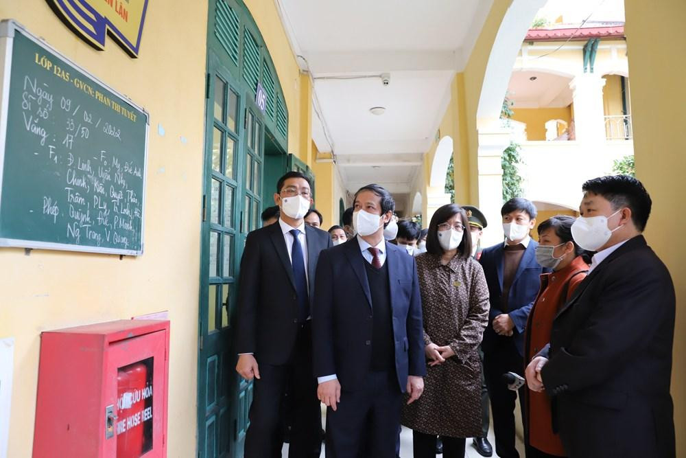 Bộ trưởng Nguyễn Kim Sơn và đoàn công tác kiểm tra công tác tổ chức dạy học, đảm bảo an toàn phòng dịch tại các trường ở Hải Phòng. Bộ trưởng Nguyễn Kim Sơn và đoàn công tác kiểm tra công tác tổ chức dạy học, đảm bảo an toàn phòng dịch tại các trường ở Hải Phòng.