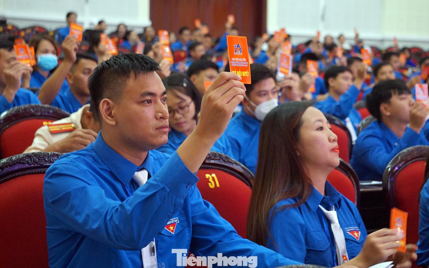 Trong phiên làm việc buổi chiều, các đại biểu đã biểu quyết nhất trí với Báo cáo kiểm điểm, phương hướng nhiệm vụ nhiệm kỳ tới và thống nhất bầu ra 32 anh, chị (khuyết 3) vào BCH Tỉnh Đoàn Thái Bình khóa XVIII nhiệm kỳ 2022-2027.