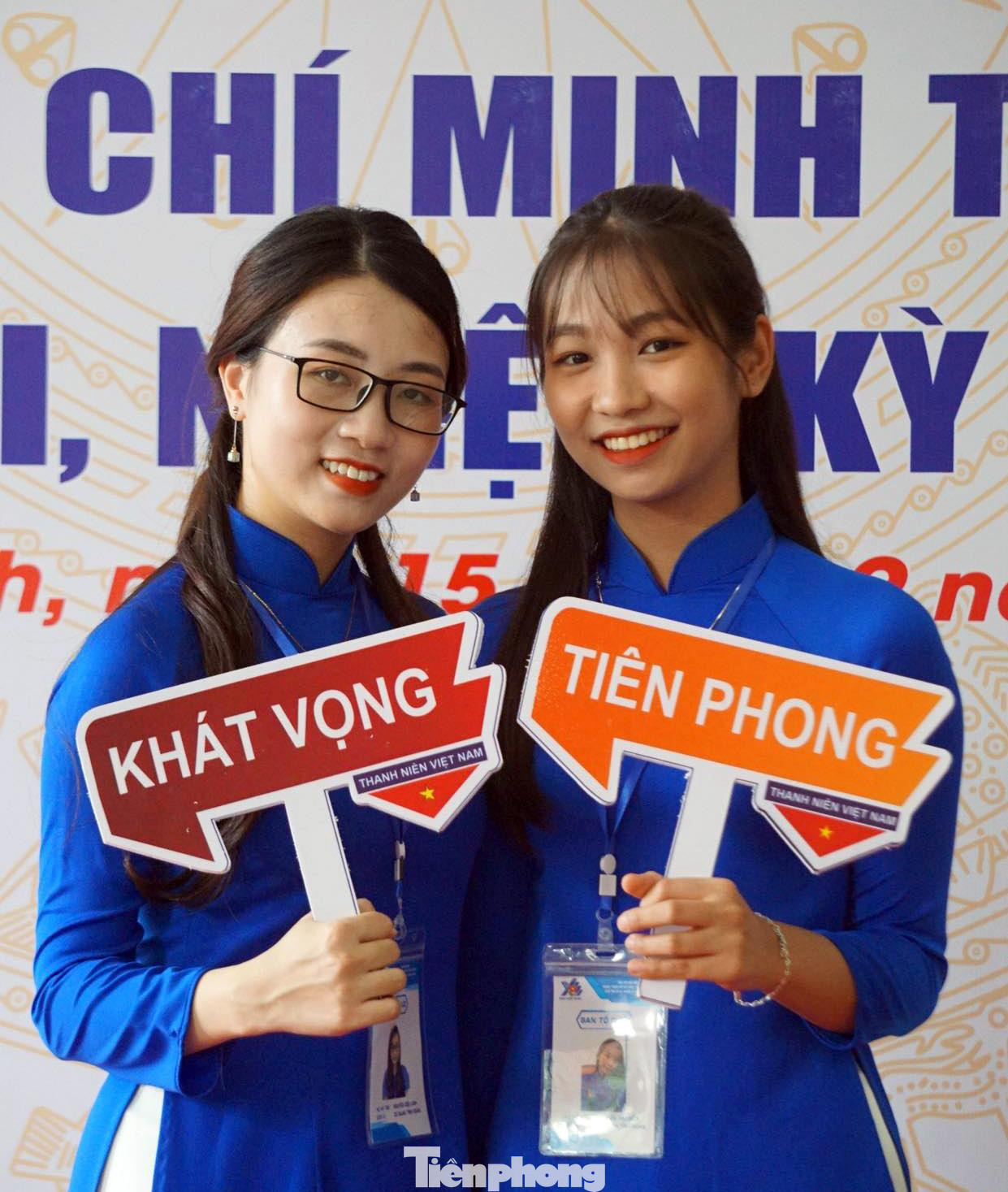 Hàng trăm đoàn viên thanh niên tỉnh Thái Bình phấn khởi tới dự Đại hội.