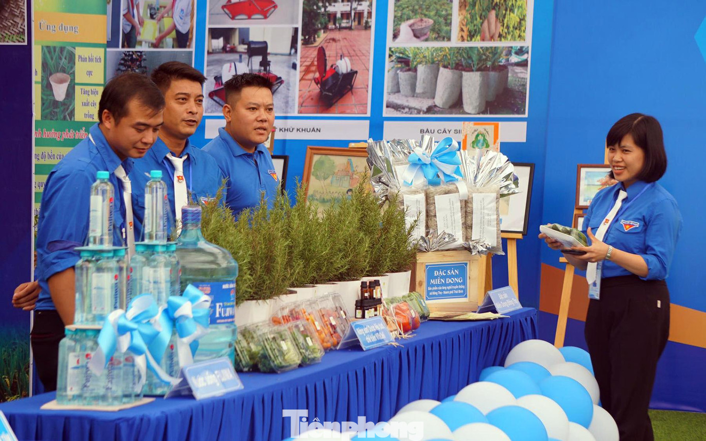 Bên lề Đại hội, 50 sản phẩm khoa học công nghệ, 40 sản phẩm nông sản chất lượng cao (OCOP) được trưng bày tại không gian triển lãm cùng thanh niên Thái Bình khởi nghiệp, lập nghiệp.