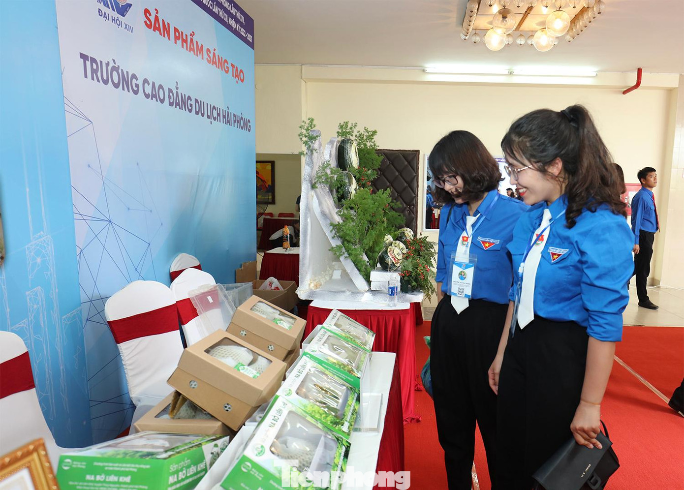 Mang tới Đại hội Đoàn thanh niên thành phố lần này, các quận huyện trưng bày tại các gian hàng với nhiều sản phẩm từ mô hình khởi nghiệp, mô hình sáng tạo của thanh niên. Mang tới Đại hội Đoàn thanh niên thành phố lần này, các quận huyện trưng bày tại các gian hàng với nhiều sản phẩm từ mô hình khởi nghiệp, mô hình sáng tạo của thanh niên.