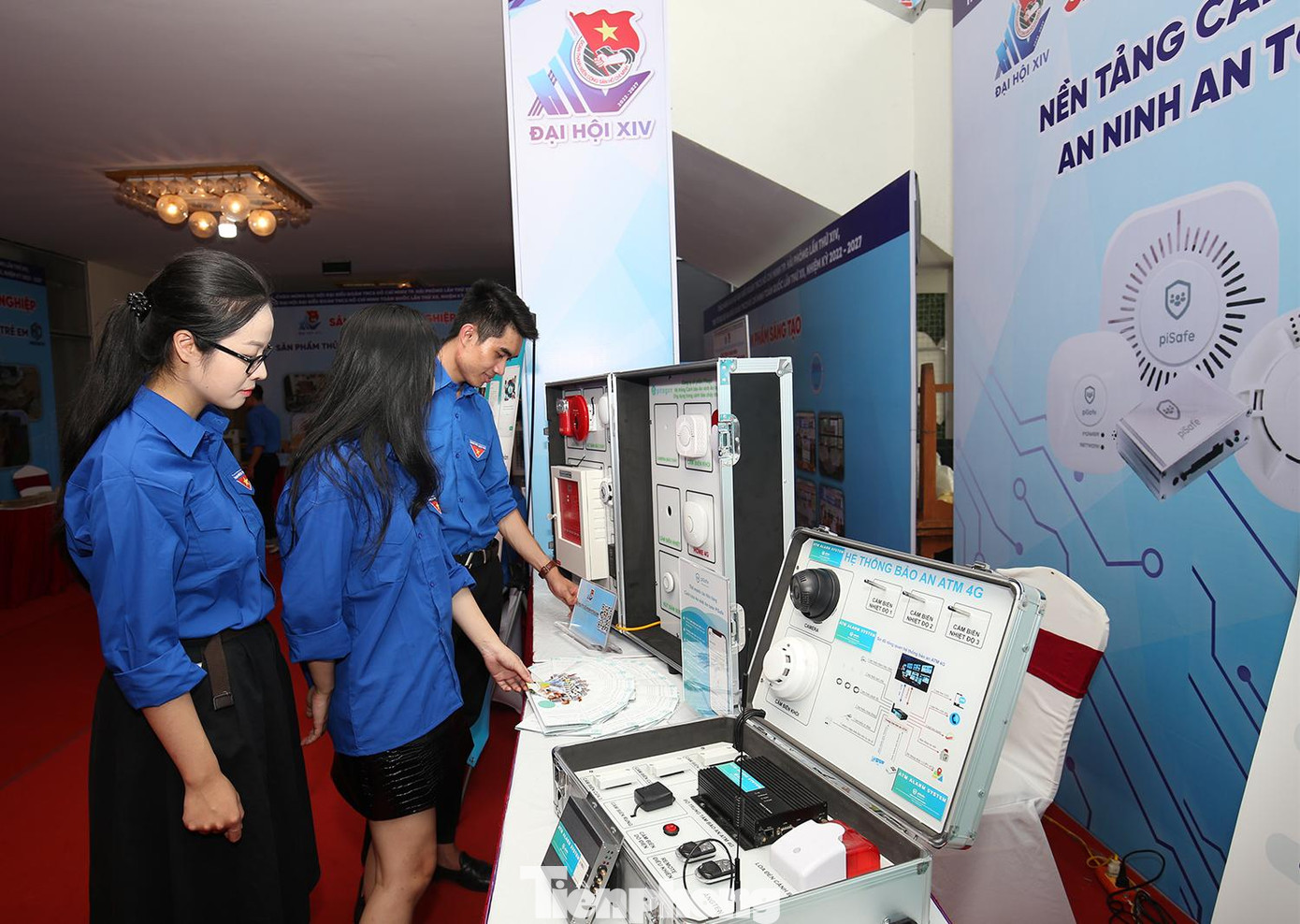 Một trong những điểm mới trong triển lãm công nghệ số, các đơn vị, tổ chức Đoàn cũng giới thiệu nhiều sản phẩm công nghệ tới đông đảo thanh niên. Một trong những điểm mới trong triển lãm công nghệ số, các đơn vị, tổ chức Đoàn cũng giới thiệu nhiều sản phẩm công nghệ tới đông đảo thanh niên.