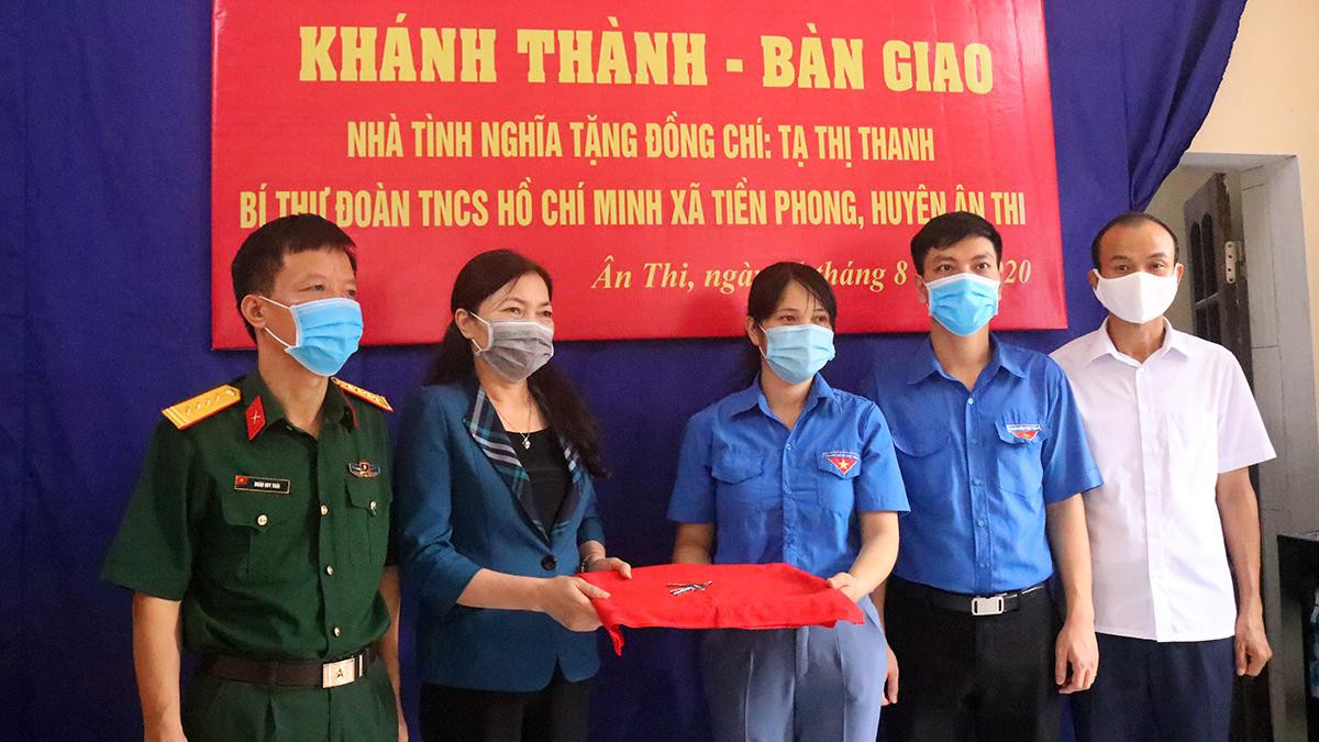 Nhiệm kỳ qua, tuổi trẻ Hưng Yên cũng vận động, kêu gọi các nguồn lực xây mới và tu sửa 11 nhà nhân ái, 5 ngôi nhà khăn quàng đỏ, 5 thư viện xanh, 1 trường đẹp cho em... với tổng giá trị hơn 2 tỷ đồng.