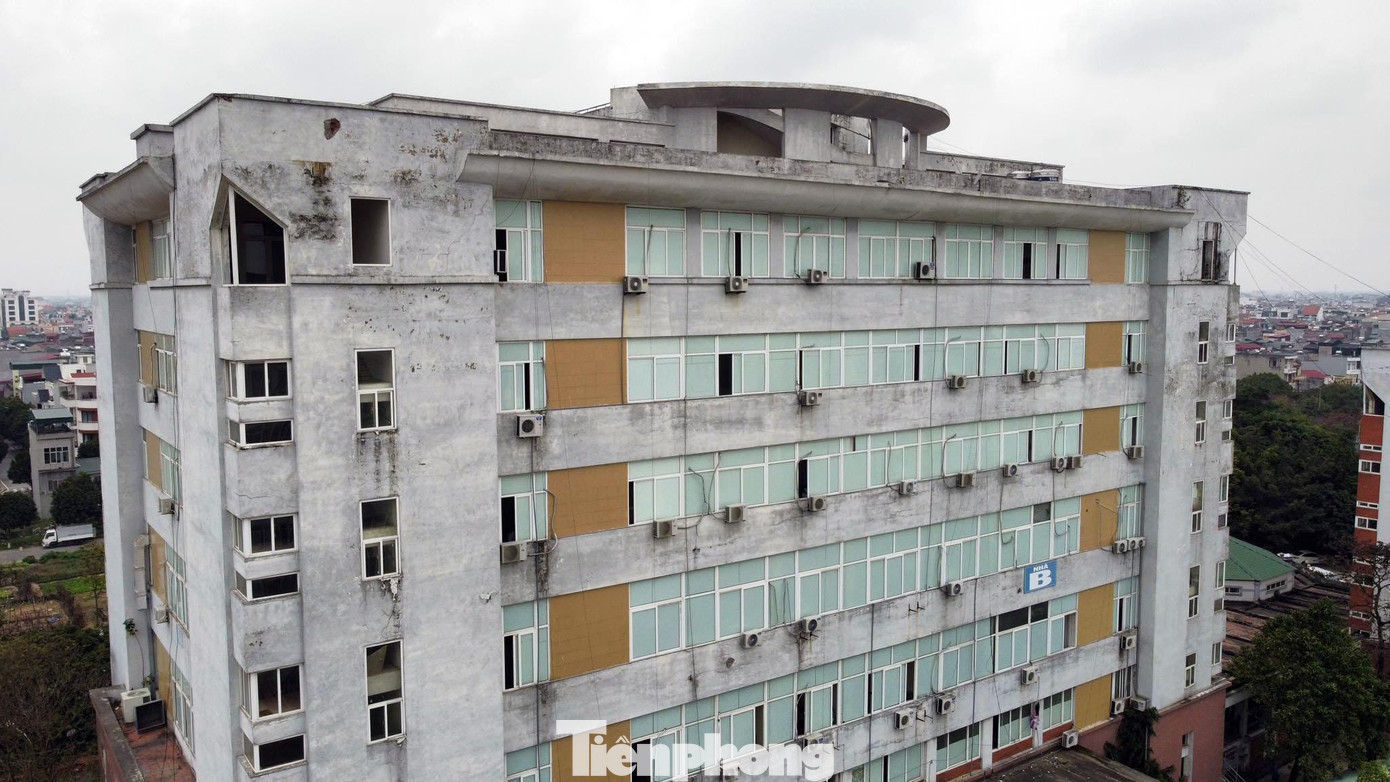 Bệnh viện Đa khoa tỉnh làm chủ đầu tư với tổng vốn hơn 345 tỷ đồng, khởi công từ năm 2004. Đến năm 2009, dù dự án còn nhiều hạng mục chưa hoàn thiện, tuy nhiên do nhu cầu cấp bách khám chữa bệnh và điều trị nên bệnh viện đã đưa các tòa nhà A, B, C, D vào sử dụng.