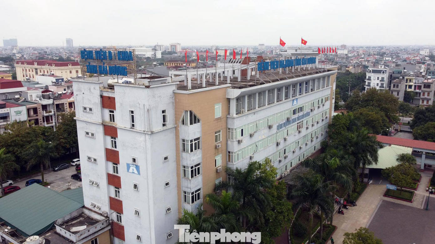 Dự án đầu tư xây dựng Bệnh viện Đa khoa tỉnh Hải Dương được tỉnh Hải Dương phê duyệt lần đầu năm 2003 và sau đó nhiều lần phê duyệt điều chỉnh.