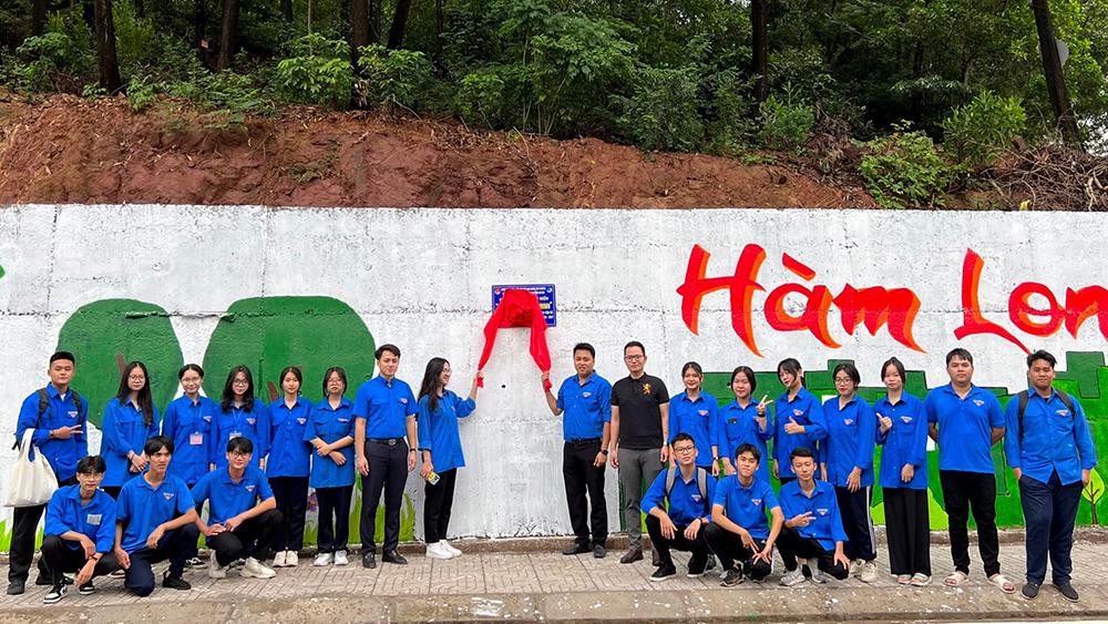 Lực lượng đoàn viên, thanh niên TP Hải Phòng cũng triển khai công trình Sắc màu tuổi thơ trên địa bàn 14/14 quận/huyện. Lực lượng đoàn viên, thanh niên TP Hải Phòng cũng triển khai công trình Sắc màu tuổi thơ trên địa bàn 14/14 quận/huyện.