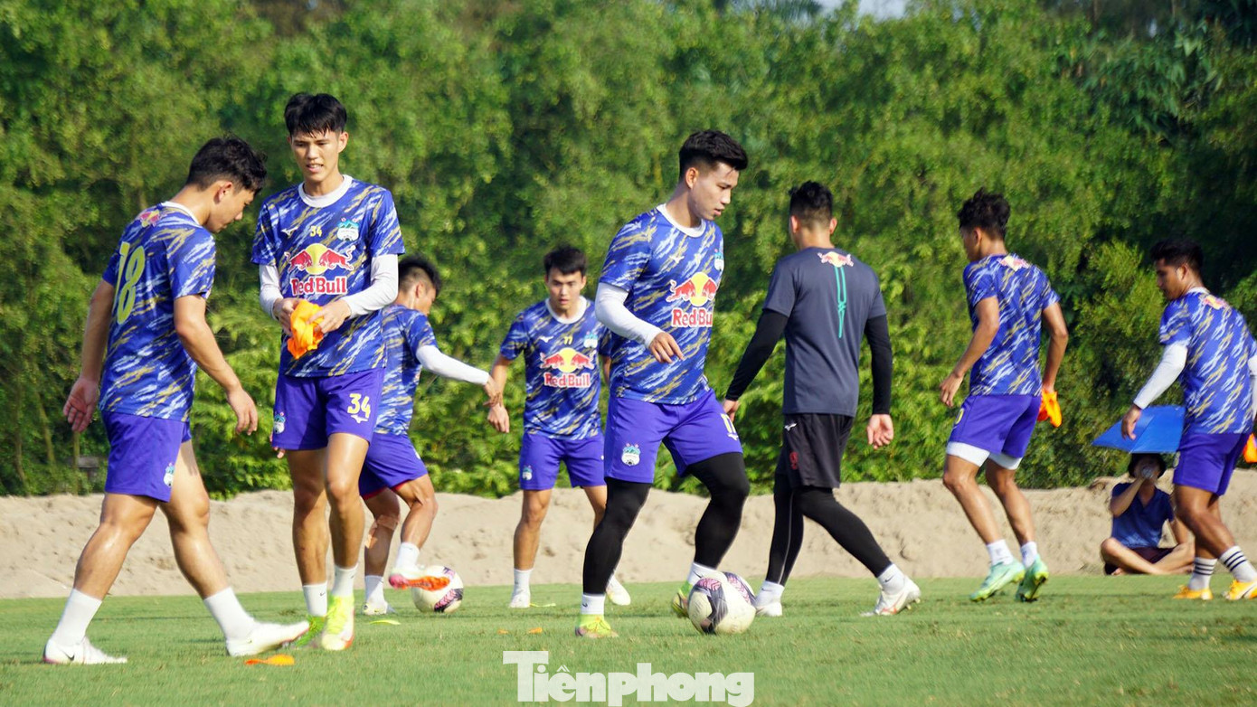 Ngày khai mạc giải, sẽ diễn ra trận đấu hấp dẫn giữa Hà Nội - Viettel (16h) và Hải Phòng - HAGL (19h) trên sân vận động Lạch Tray. Trước ngày đấu, các đội bóng có buổi tập nhẹ tại các sân tập ở Hải Phòng. Ngày khai mạc giải, sẽ diễn ra trận đấu hấp dẫn giữa Hà Nội - Viettel (16h) và Hải Phòng - HAGL (19h) trên sân vận động Lạch Tray. Trước ngày đấu, các đội bóng có buổi tập nhẹ tại các sân tập ở Hải Phòng.