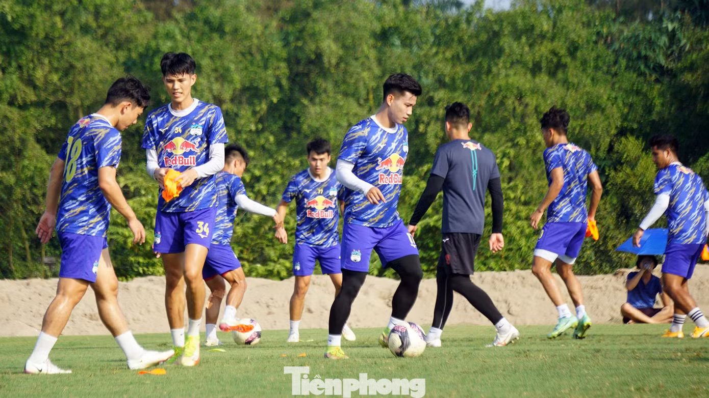 Ngày khai mạc giải, sẽ diễn ra trận đấu hấp dẫn giữa Hà Nội - Viettel (16h) và Hải Phòng - HAGL (19h) trên sân vận động Lạch Tray. Trước ngày đấu, các đội bóng có buổi tập nhẹ tại các sân tập ở Hải Phòng.