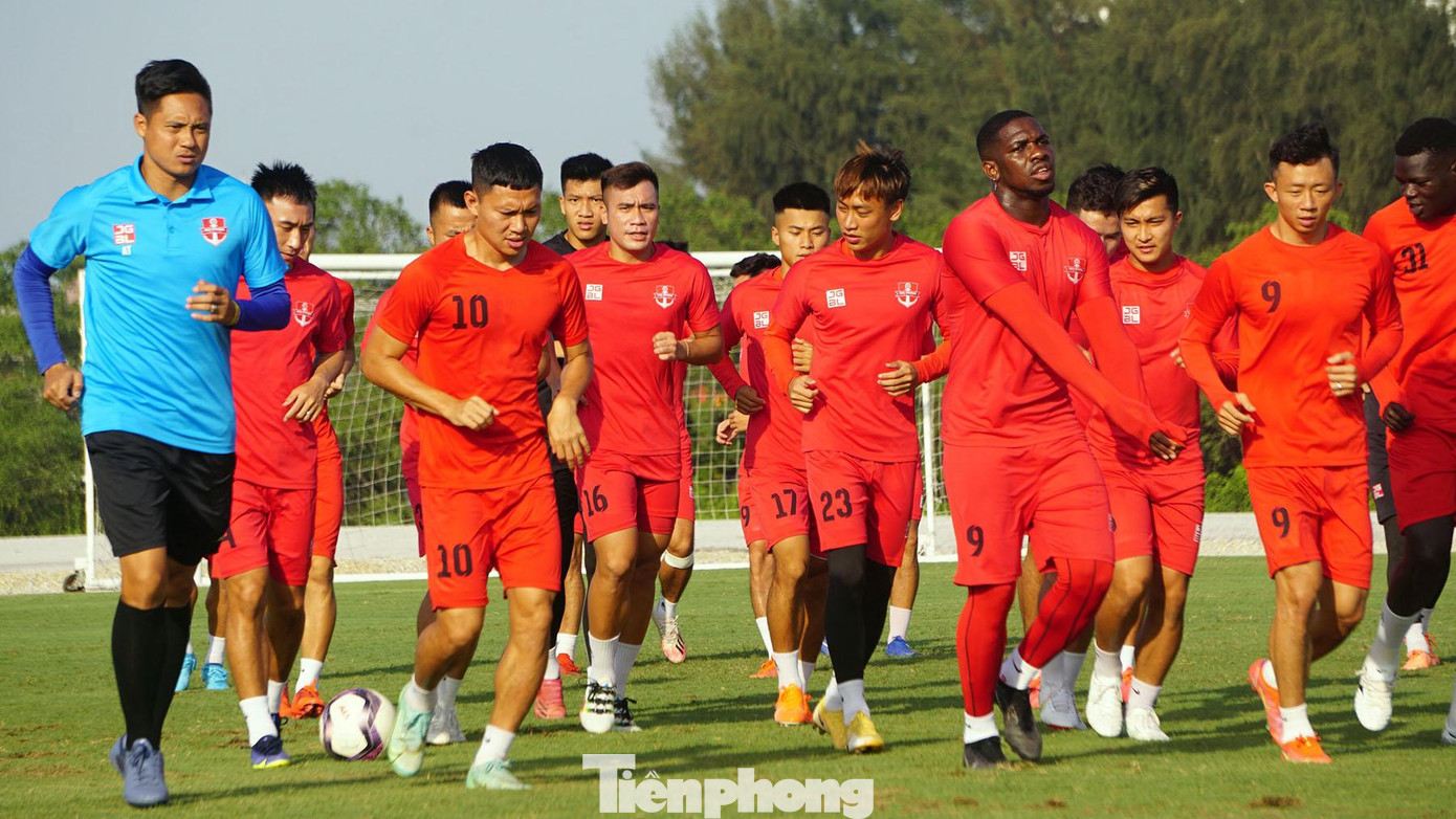 Cũng trong buổi chiều 3/6, CLB Hải Phòng, Viettel và Hà Nội cũng có buổi tập nhẹ trước ngày diễn ra giải đấu. Cũng trong buổi chiều 3/6, CLB Hải Phòng, Viettel và Hà Nội cũng có buổi tập nhẹ trước ngày diễn ra giải đấu.