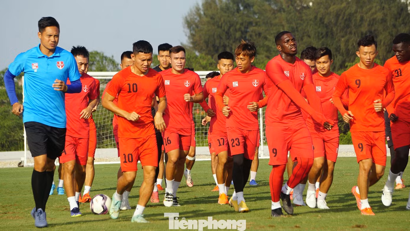 Cũng trong buổi chiều 3/6, CLB Hải Phòng, Viettel và Hà Nội cũng có buổi tập nhẹ trước ngày diễn ra giải đấu.