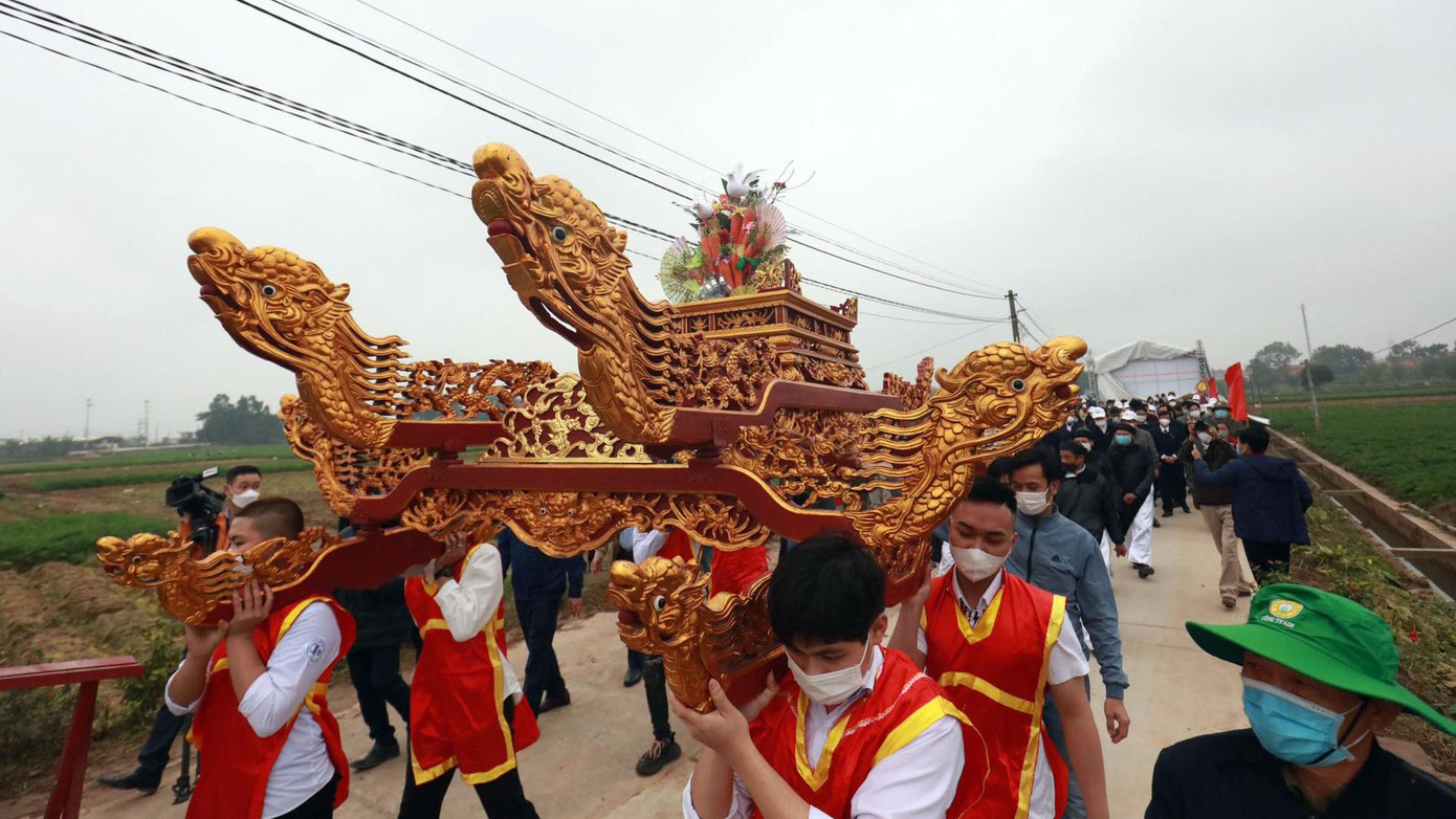 Sau đó, những củ cà rốt đẹp nhất được ban tổ chức rước về Đền Tam Phủ, thuộc xã Đức Chính làm lễ. Sau đó, những củ cà rốt đẹp nhất được ban tổ chức rước về Đền Tam Phủ, thuộc xã Đức Chính làm lễ.