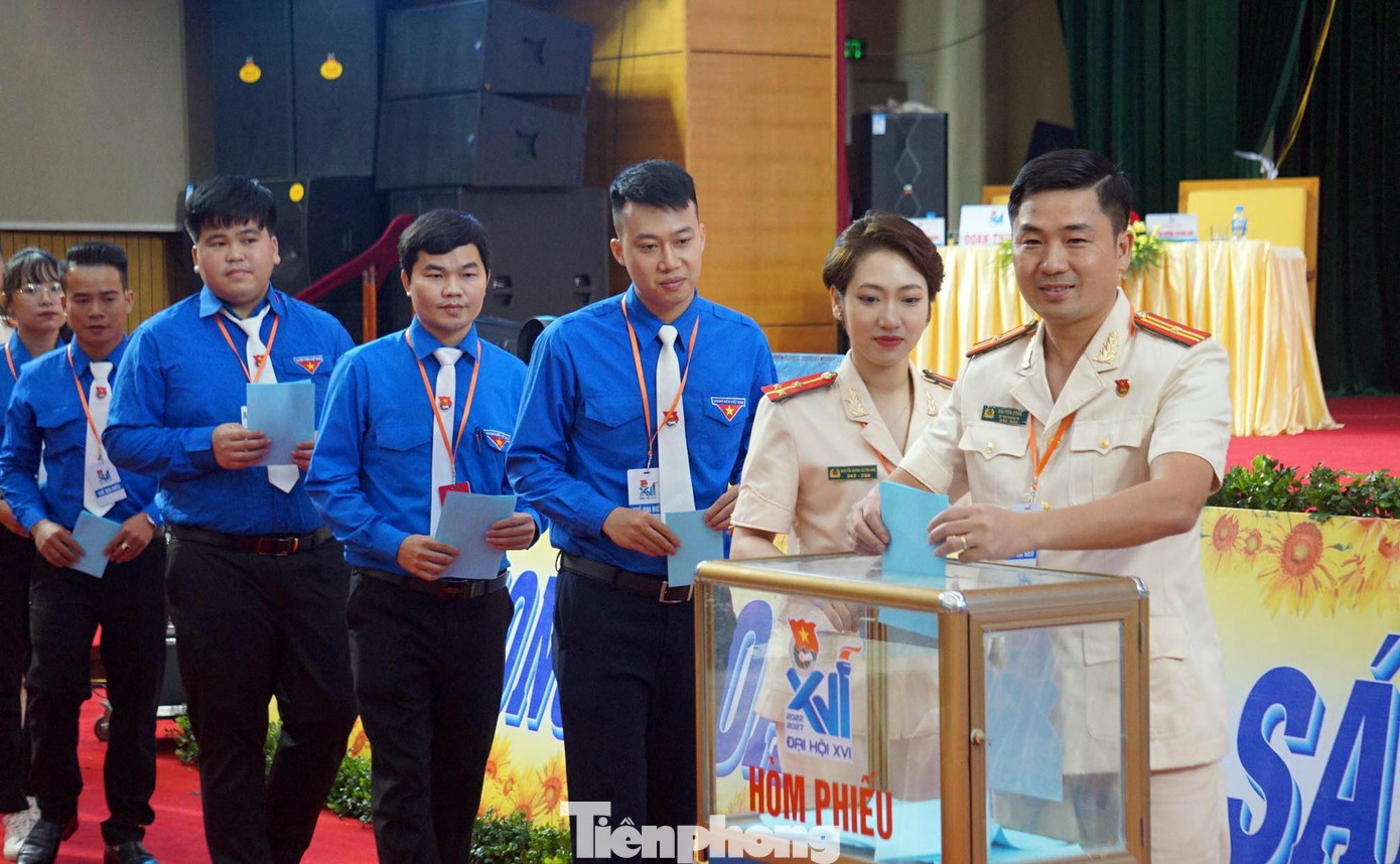 227 đại biểu bỏ phiếu bầu BCH Tỉnh Đoàn Hưng Yên Khóa XVI nhiệm kỳ 2022-2027. 227 đại biểu bỏ phiếu bầu BCH Tỉnh Đoàn Hưng Yên Khóa XVI nhiệm kỳ 2022-2027.