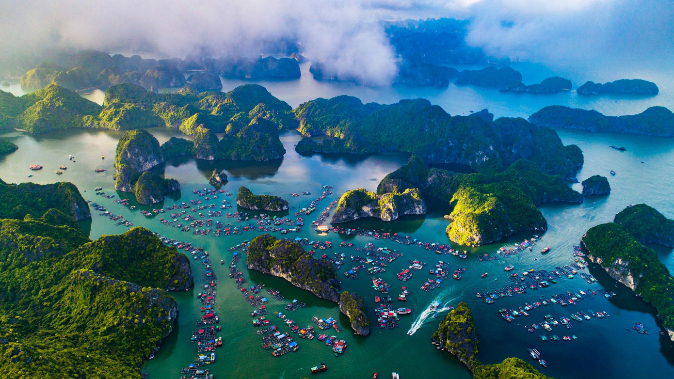 Vịnh Lan Hạ (quần đảo Cát Bà) được công nhận là 1 trong 40 vịnh đẹp nhất thế giới. Ảnh: Nguyễn Đức Nghĩa Vịnh Lan Hạ (quần đảo Cát Bà) được công nhận là 1 trong 40 vịnh đẹp nhất thế giới. Ảnh: Nguyễn Đức Nghĩa