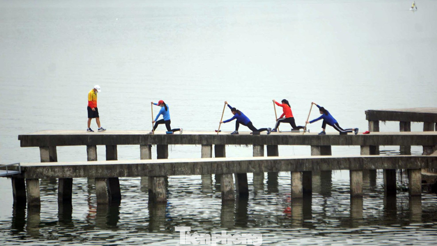 Các vận động viên trẻ U14-U15 ở các tỉnh cũng được tập trung về khu huấn luyện đua thuyền TP Hải Phòng để tập luyện. Các vận động viên trẻ U14-U15 ở các tỉnh cũng được tập trung về khu huấn luyện đua thuyền TP Hải Phòng để tập luyện.