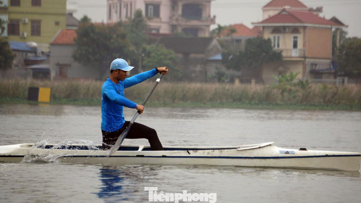 Sông Giá, đoạn qua địa phận thị trấn Minh Đức (huyện Thủy Nguyên, TP Hải Phòng) là khúc sông thẳng, rộng, có dòng nước và sức gió rất ổn định. Giới chuyên môn đánh giá khúc sông này đáp ứng tất cả các tiêu chuẩn cao nhất trong tập huấn, tổ chức thi đấu các nội dung đua thuyền. Sông Giá, đoạn qua địa phận thị trấn Minh Đức (huyện Thủy Nguyên, TP Hải Phòng) là khúc sông thẳng, rộng, có dòng nước và sức gió rất ổn định. Giới chuyên môn đánh giá khúc sông này đáp ứng tất cả các tiêu chuẩn cao nhất trong tập huấn, tổ chức thi đấu các nội dung đua thuyền.
