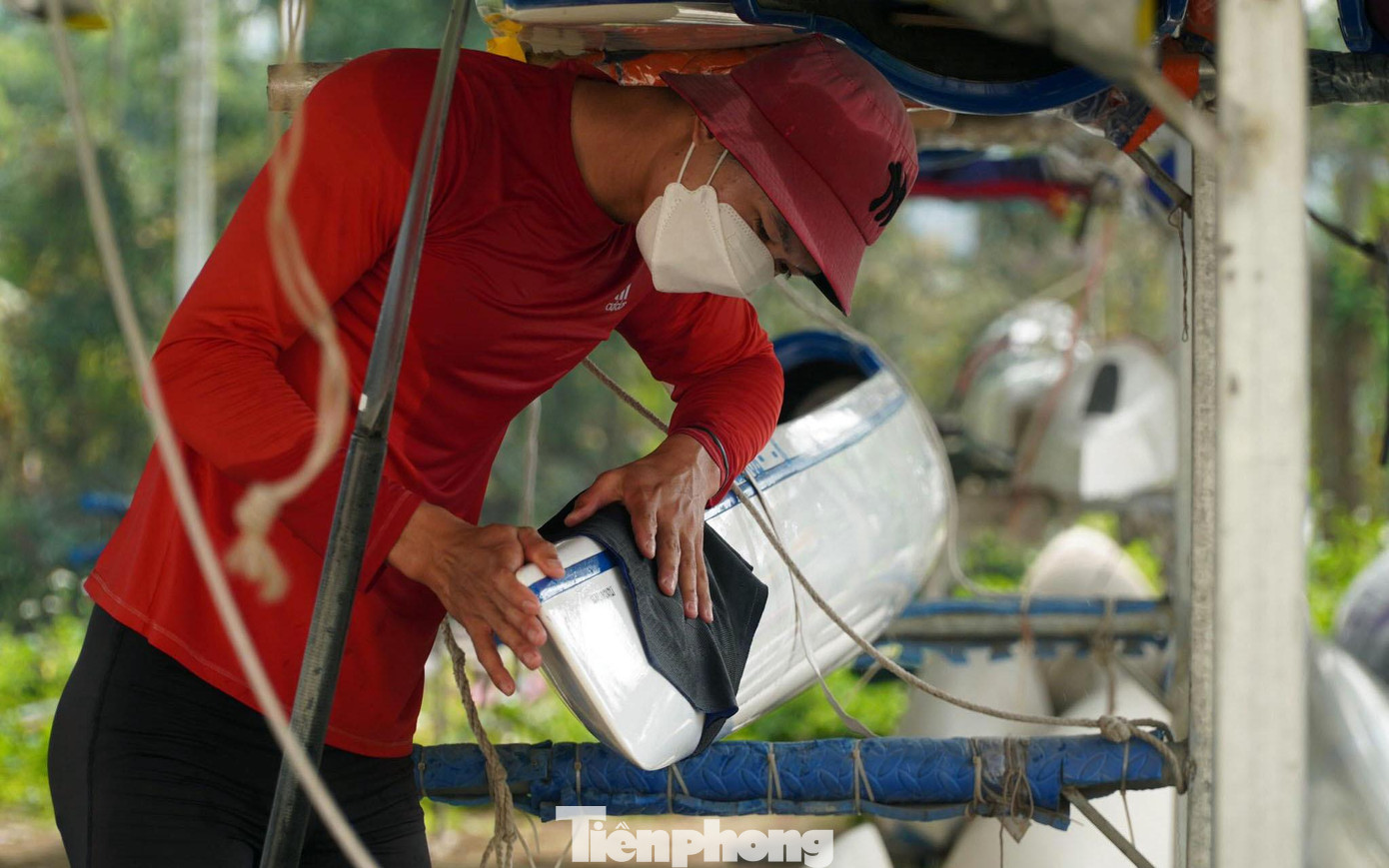 Một vận động viên của Đoàn thể thao TP Hồ Chí Minh được gọi tập trung lên tuyển quốc gia tại Khu huấn luyện đua thuyền TP Hải Phòng. Nam vận động viên chia sẻ, sát thời điểm chuẩn bị thi đấu, ban huấn luyện và các vận động viên tập trung rèn luyện, nâng cao thể lực. Một vận động viên của Đoàn thể thao TP Hồ Chí Minh được gọi tập trung lên tuyển quốc gia tại Khu huấn luyện đua thuyền TP Hải Phòng. Nam vận động viên chia sẻ, sát thời điểm chuẩn bị thi đấu, ban huấn luyện và các vận động viên tập trung rèn luyện, nâng cao thể lực.