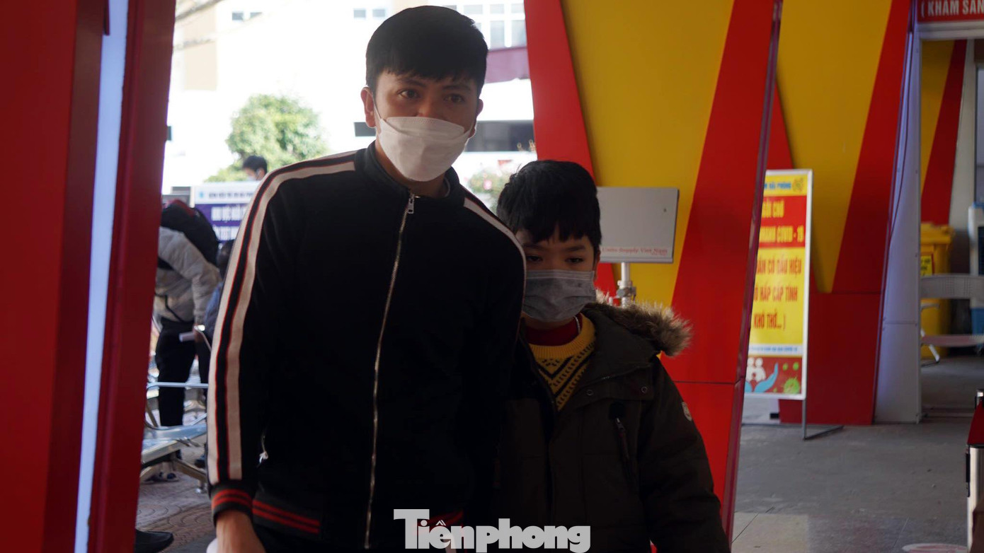 Ngoài ra, Bệnh viện trẻ em cũng bố trí khu vực riêng tiếp đón, điều trị cho các bệnh nhi bình thường khác. Nhân viên y tế phục vụ công tác này cũng được lựa chọn, tách riêng nhằm tránh lây lan dịch bệnh chéo.