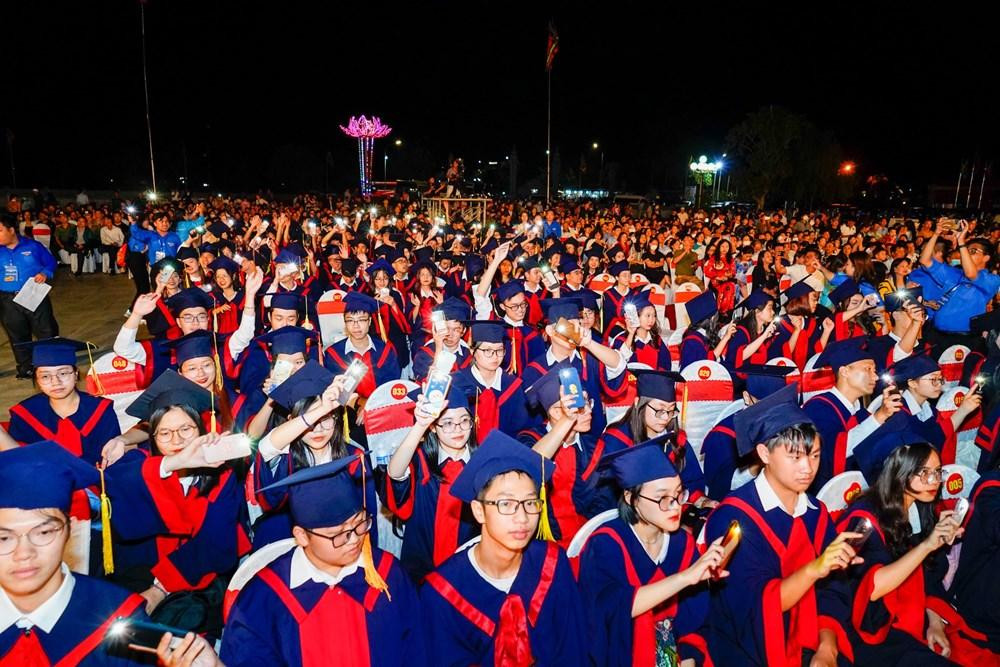 167 học sinh, sinh viên xuất sắc, tiêu biểu tại Hải Phòng trong lễ biểu dương.