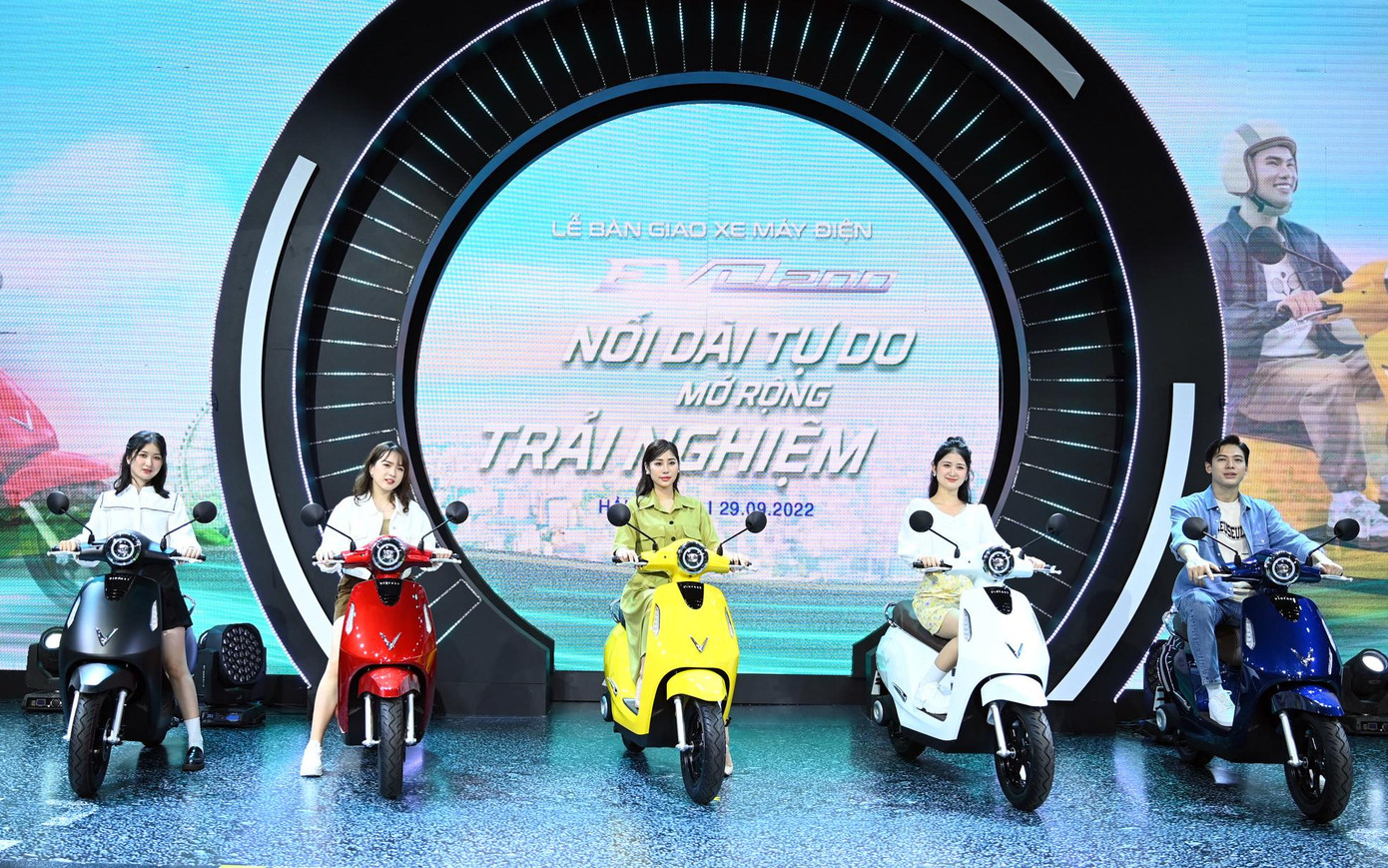 Đây là mẫu xe máy điện mới nhất, có khả năng di chuyển xa nhất, trong khi giá bán lại thấp nhất trong các dòng sản phẩm thế hệ mới của VinFast.