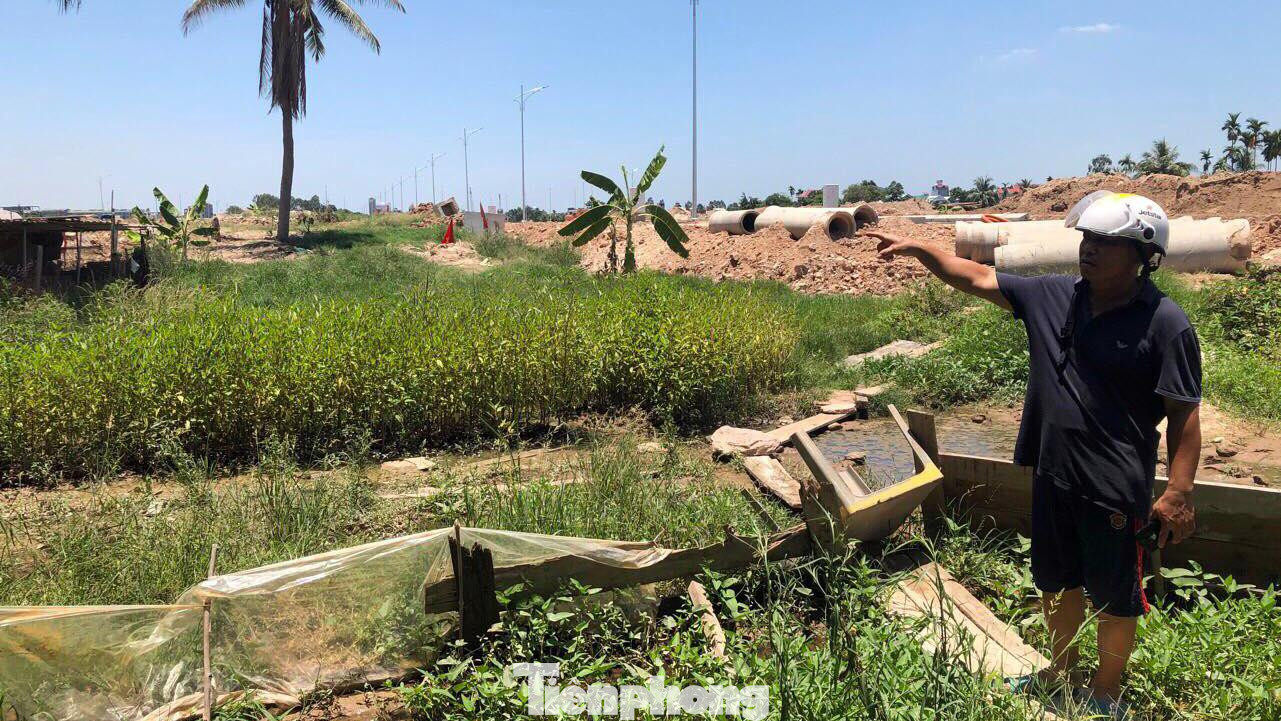 Ông Nguyễn Tất Thắng bức xúc vì 4 bố con ông bị thu hồi 100% đất ở nhưng huyện Thủy Nguyên duyệt tái định cư kiểu &quot;người có, người không&quot;.