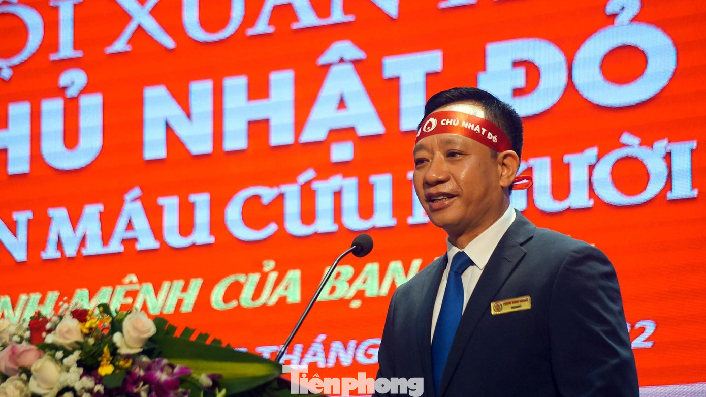 PGS.TS Phạm Xuân Dương - Hiệu trưởng Trường Đại học Hàng hải cho biết, nhiều năm qua nhà trường đã phối hợp với báo Tiền Phong, Ban chỉ đạo Vận động hiến máu thành phố, Thành đoàn Hải Phòng cùng với các câu lạc bộ, hội nhóm tổ chức ngày hội hiến máu tình nguyện dịp Tết Nguyên đán, đầu xuân năm mới.