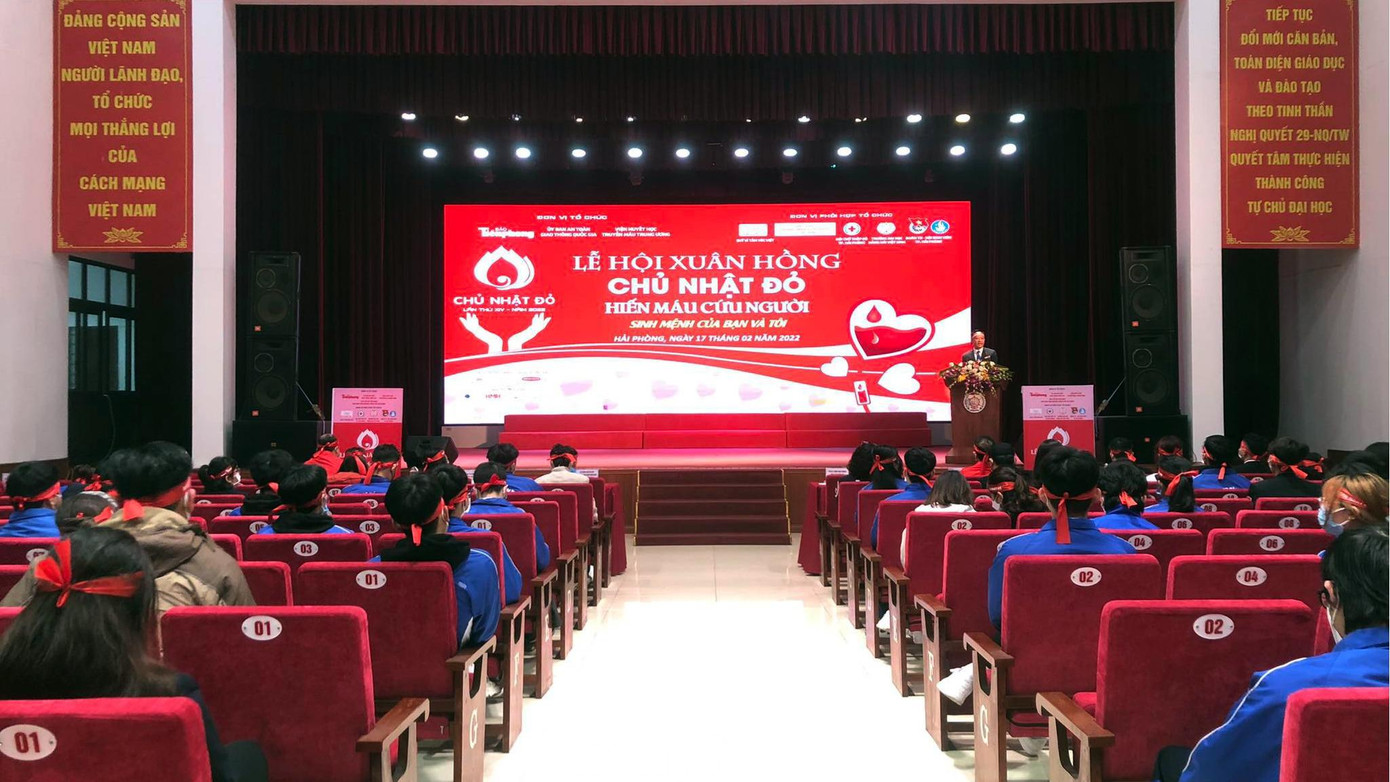 Ngày 17/2, báo Tiền Phong phối hợp với Ban chỉ đạo Vận động Hiến máu tình nguyện TP Hải Phòng, Hội chữ thập đỏ, Thành đoàn thành phố tổ chức ngày Chủ nhật Đỏ - Lễ hội Xuân hồng tại Trường Đại học Hàng hải Việt Nam.