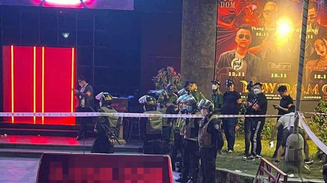 Công an TP Hải Phòng đột kích vũ trường Hoàng Gia trên phố Lạch Tray. Công an TP Hải Phòng đột kích vũ trường Hoàng Gia trên phố Lạch Tray.