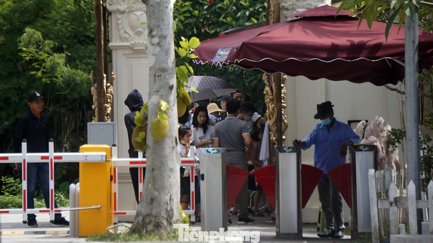 Dù hàng loạt công trình xây dựng trên đất nông nghiệp chưa được cấp phép nhưng Khu trải nghiệm BigSun đã hoạt động nhiều năm nay. Khu du lịch này nằm bên bờ sông Đa Độ, gần sát UBND huyện Kiến Thụy nhưng không được lực lượng chức năng ngăn chặn, xử lý.