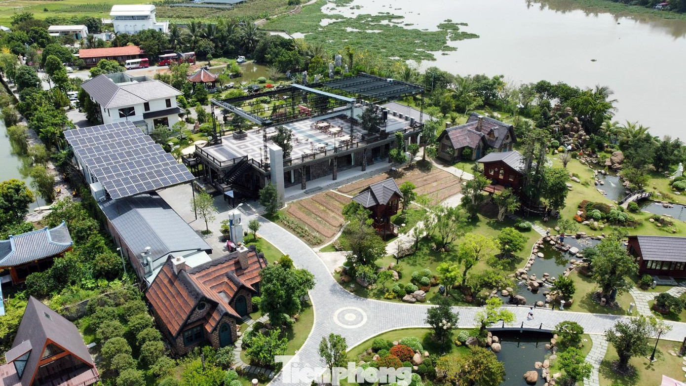 Theo UBND huyện Kiến Thụy, tháng 4/2021 lực lượng chức năng đã lập biên bản vi phạm với 4 công trình xây dựng trên đất nông nghiệp trong Khu du lịch sinh thái BigSun, gồm: nhà gỗ lắp ghép (162m2), nhà sơ chế (300m2), nhà ở công nhân (84m2) và nhà chứa (40m2) với tổng diện tích vi phạm 586m2.