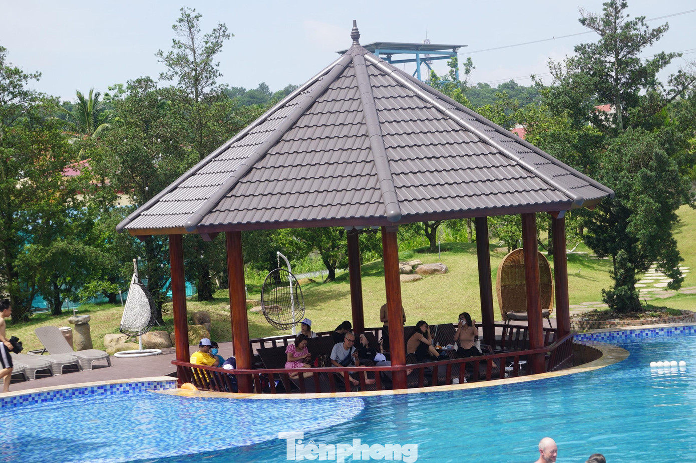 Đoàn thanh tra liên ngành TP Hải Phòng bước đầu xác định, Khu trải nghiệm BigSun do bà Vũ Thị Lan Anh (nữ đại gia đất Cảng) làm chủ đầu tư, xây dựng các công trình trên diện tích 42.000m2 đất nông nghiệp, đất nuôi trồng thủy sản. Chủ đầu tư đã xây dựng nhiều công trình nhà ở khung thép, hồ bơi, cáp treo, trò chơi mạo hiểm…