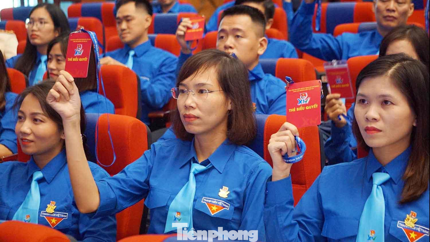 Các đại biểu biểu quyết các chương trình, đề án tại Đại hội. Các đại biểu biểu quyết các chương trình, đề án tại Đại hội.