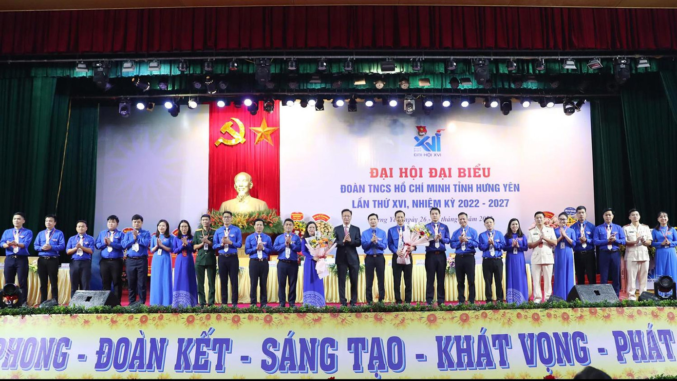 23 anh, chị trong BCH Tỉnh Đoàn Hưng Yên khóa XVI nhiệm kỳ 2022-2027 ra mắt tại Đại hội.