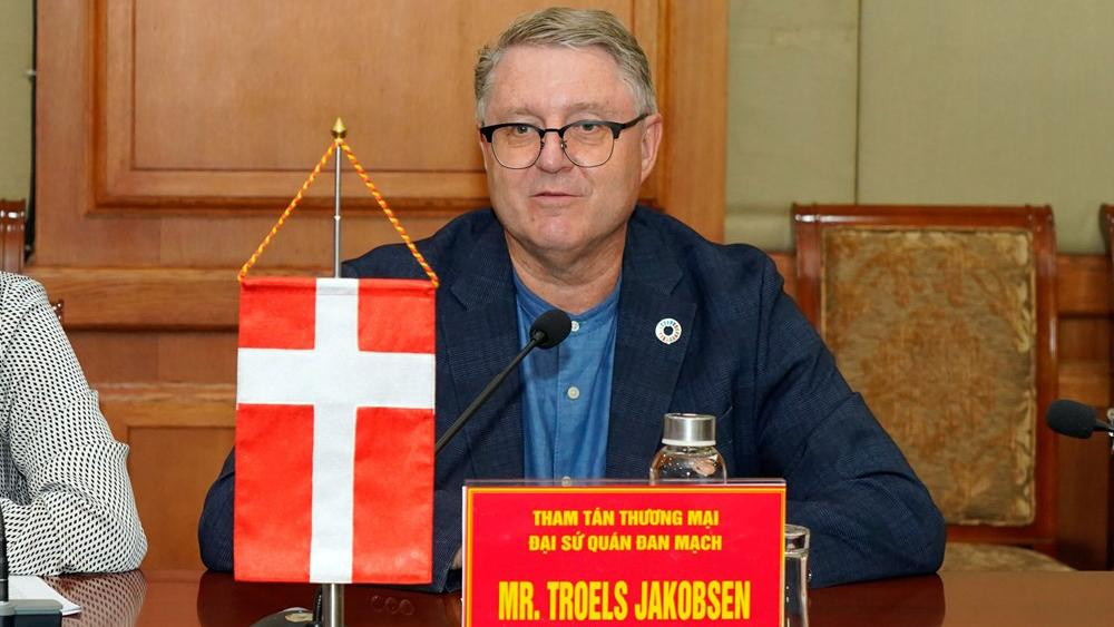 Đại diện Đại sứ quán Đan Mạch trong buổi làm việc về dự án điện gió.