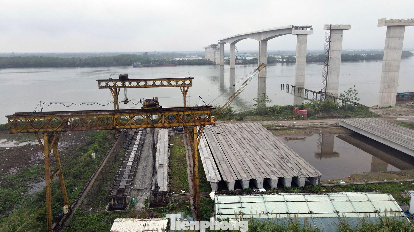 Cầu Văn Úc nối huyện Tiên Lãng với quận Đồ Sơn (TP Hải Phòng) là một hạng mục quan trọng trong dự án này. Đây là cây cầu vĩnh cửu bê tông cốt thép dự ứng lực vượt sông Văn Úc, với mức đầu tư hơn 800 tỷ đồng. Cầu Văn Úc nối huyện Tiên Lãng với quận Đồ Sơn (TP Hải Phòng) là một hạng mục quan trọng trong dự án này. Đây là cây cầu vĩnh cửu bê tông cốt thép dự ứng lực vượt sông Văn Úc, với mức đầu tư hơn 800 tỷ đồng.