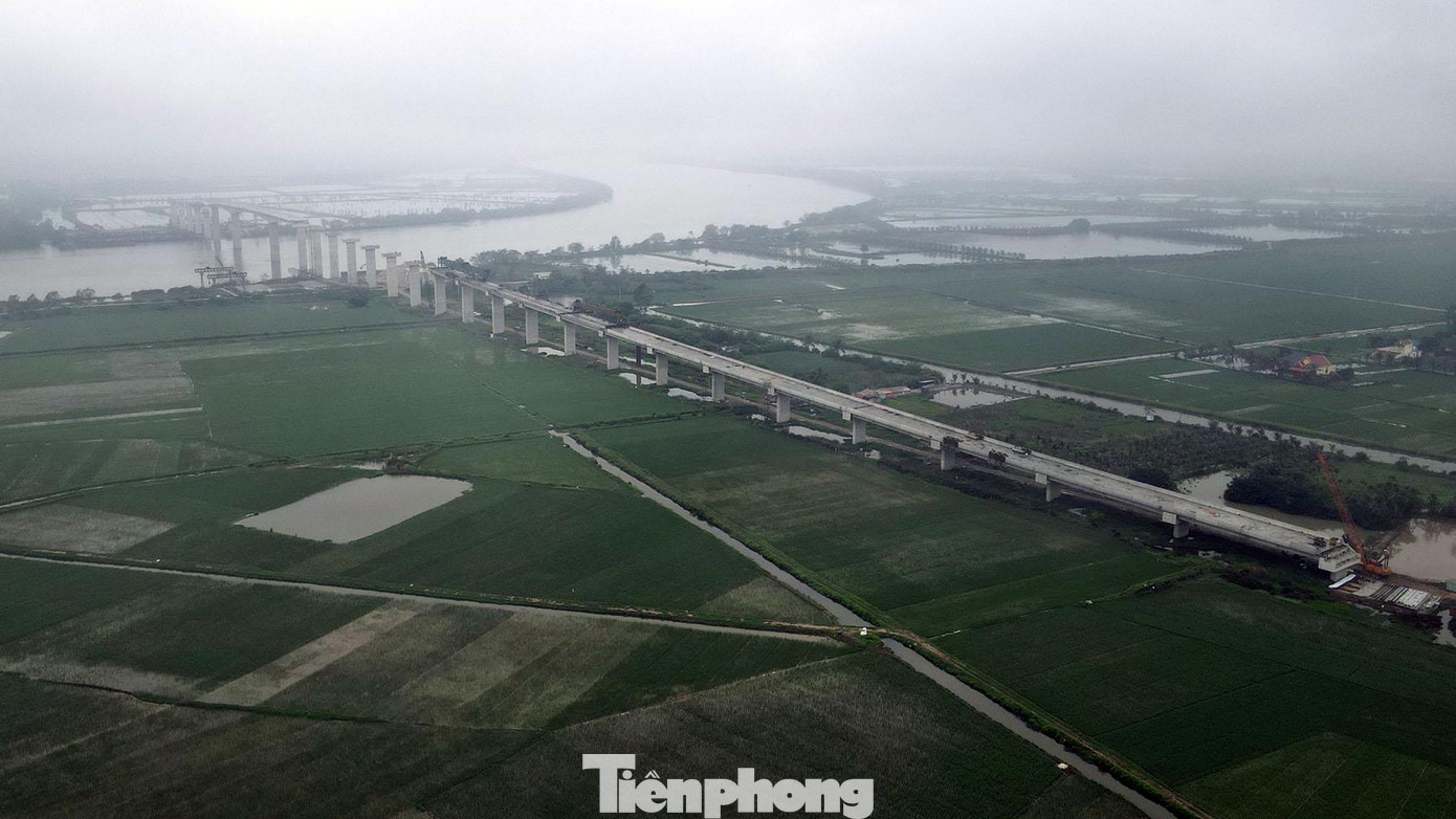 Dự án đầu tư xây dựng mở rộng tuyến đường bộ ven biển đoạn qua địa phận TP Hải Phòng, từ đường tỉnh 353 đến cầu Thái Bình được thực hiện theo hình thức đối tác công tư (PPP), với tổng mức đầu tư hơn 3.700 tỷ đồng. Dự án đầu tư xây dựng mở rộng tuyến đường bộ ven biển đoạn qua địa phận TP Hải Phòng, từ đường tỉnh 353 đến cầu Thái Bình được thực hiện theo hình thức đối tác công tư (PPP), với tổng mức đầu tư hơn 3.700 tỷ đồng.